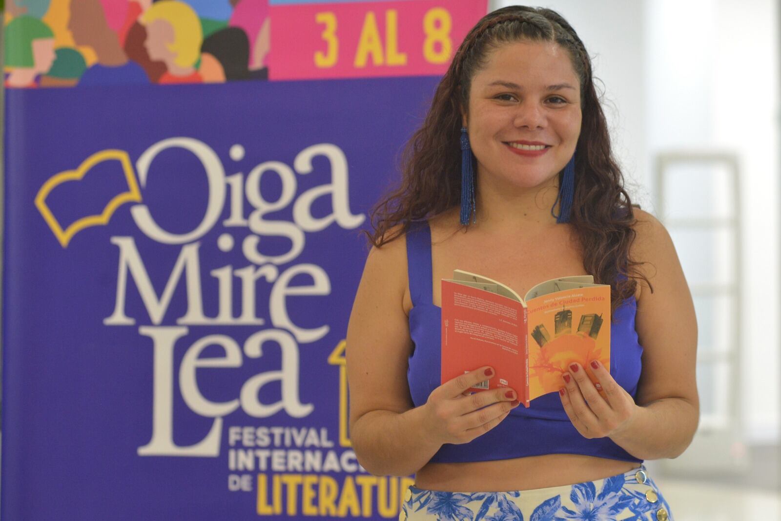 En el centro comercial  Mall Plaza se realizó el Show de  Spokend Word , de Jenny Valencia.