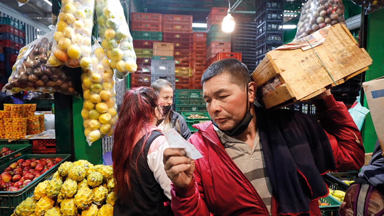Los comerciantes de alimentos aseguran que las ventas bajaron desde septiembre de 2021 cuando las familias empezaron a sentir con más fuerza los aumentos en los costos de la canasta familiar.