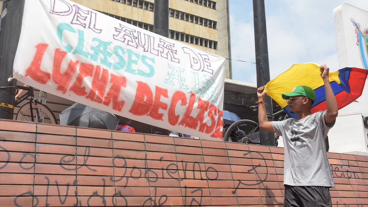 En la Plazoleta de San Francisco se reunieron los maestros del departamento en apoyo al Paro Nacional convocado por FECODE desde el pasado 12 de Junio.