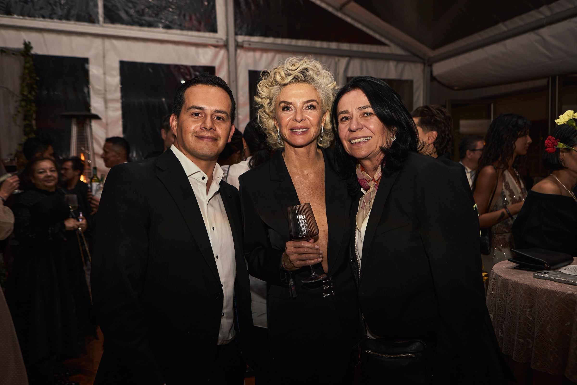 Junto a más de 350 invitados, el Teatro Mayor Julio Mario Santo Domingo fue el escenario elegido para la premiere de la segunda temporada de Cien años de soledad.