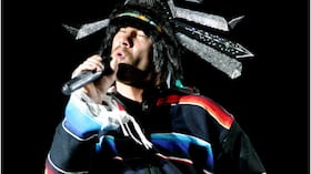 Cerca de 25 mil personas disfrutaron de la música del grupo británico Jamiroquai en el parque Jaime Duque. Canciones como "You give me something" y "Seven days in sunny june" retumbaron, por momentos, en el escenario, pero el sonido no estuvo a la altura del espectáculo.