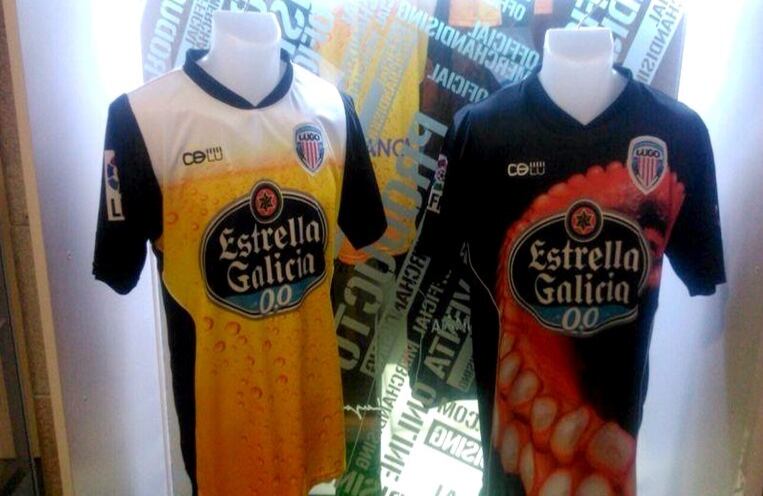 Camiseta Equipación de Lugo, patrocinada por la cerveza Estrella de Galicia.