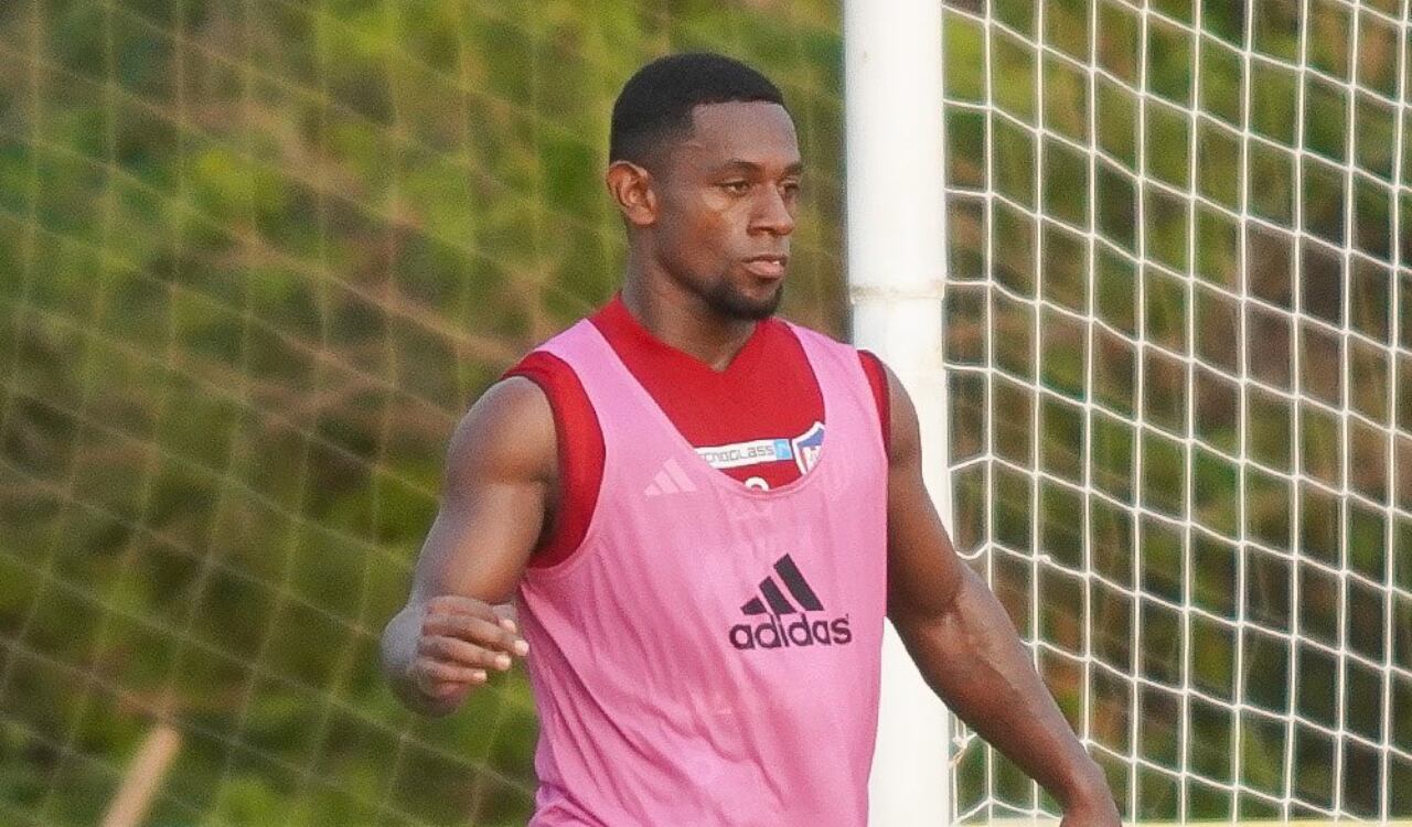 Pablo Rojas completó la primera práctica con el Junior.