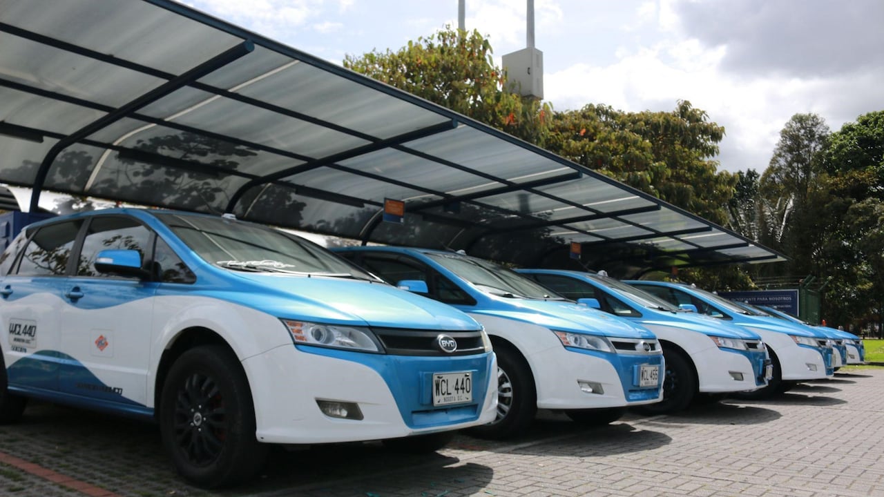 Taxis eléctricos en Bogotá podrán operar otros cuatro años más.