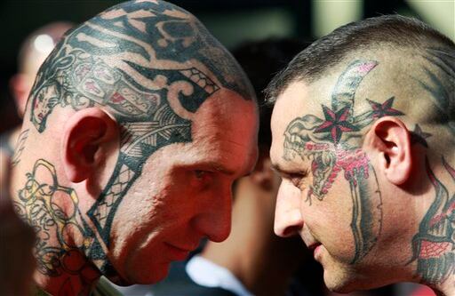 Muchos visitantes exhiben sus tatuajes en la 5ta Convención Internacional del Tatuaje en Londres