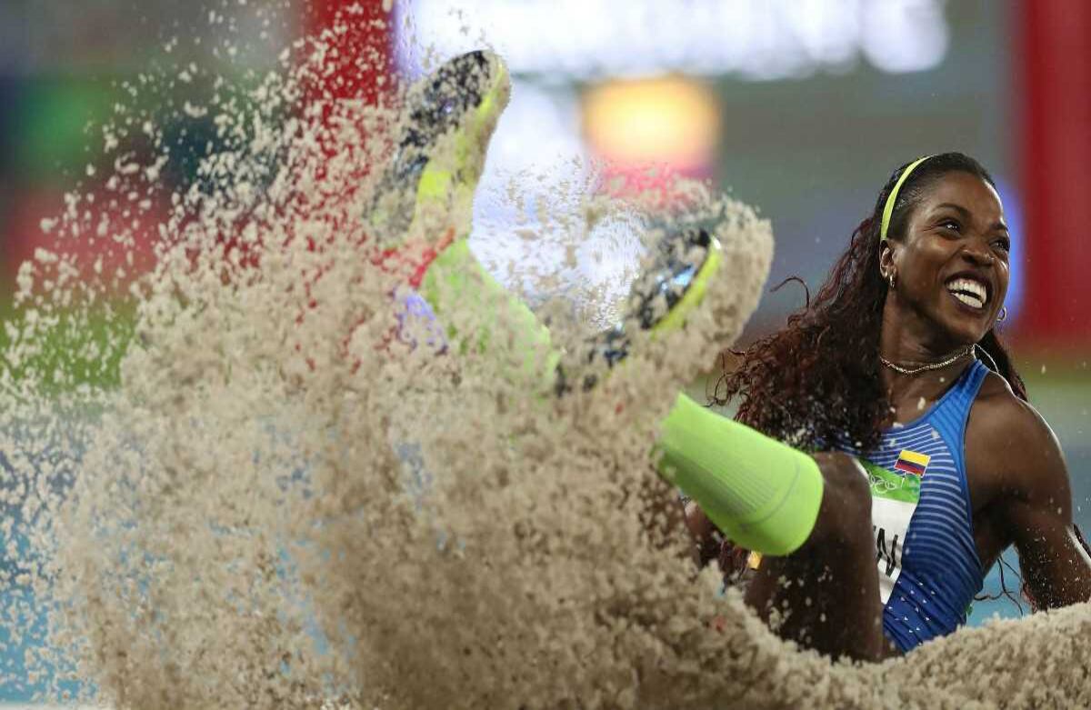 2013: Caterine Ibargüen Mena recibió el escudo por haber “puesto en alto el nombre de Antioquia y de Colombia a nivel mundial con sus victorias, haciendo gala de su disciplina, perseverancia, deseo de superación, ánimo inquebrantable y calidades personales”.