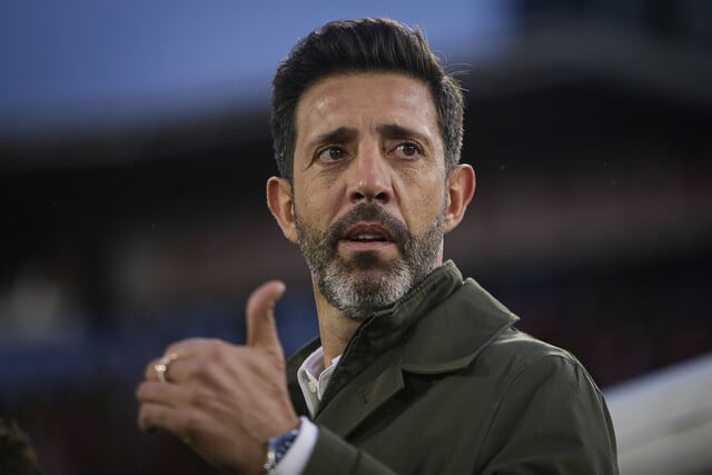 Jorge Bava estaría viviendo sus últimas horas como entrenador de Independiente Santa Fe.