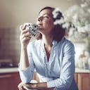 El té azul favorece la quema de grasa.