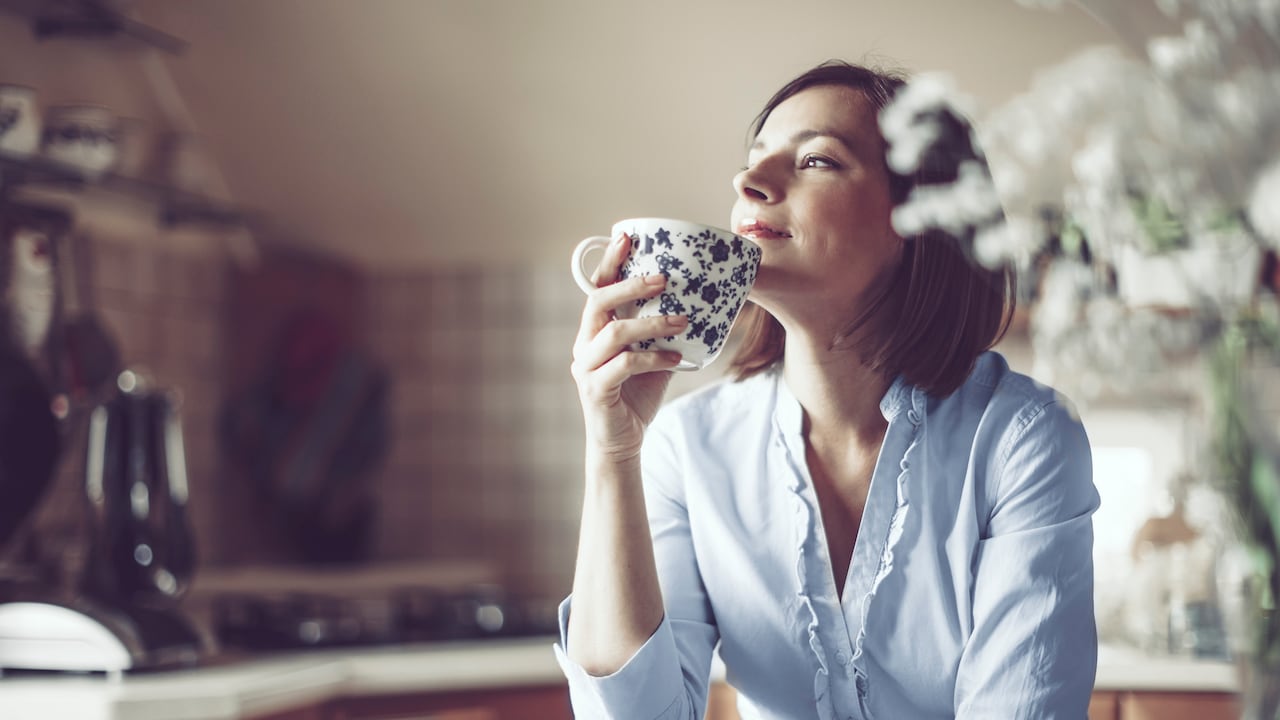 El té de sábila, antes de dormir, trae beneficios importantes al organismo.