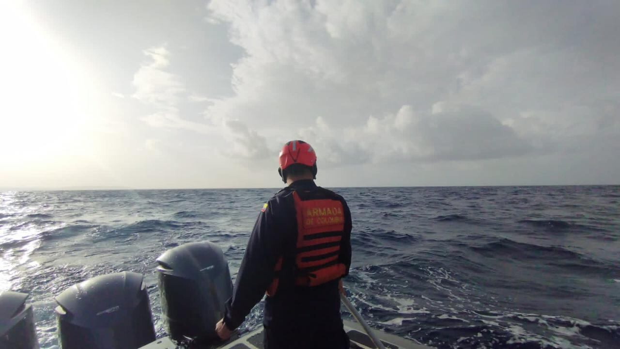 La armada colabora en las labores de búsqueda