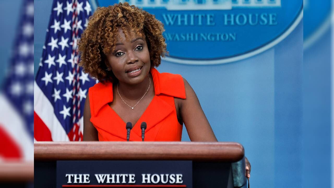 La secretaria de prensa de la Casa Blanca, Jean - Pierre, durante una conferencia en Washington.