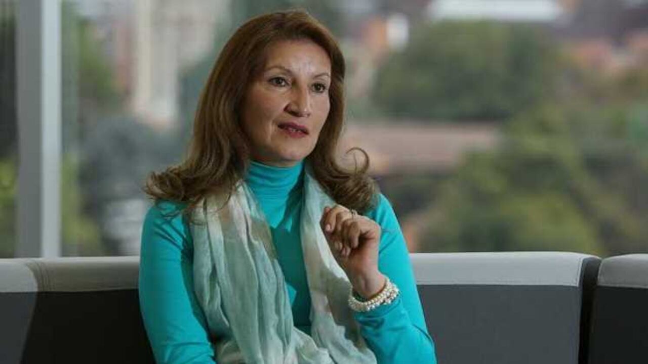 Luz Milder León tuvo que inyectarse un medicamento que le producía fiebre durante sus primeros años con la enfermedad.