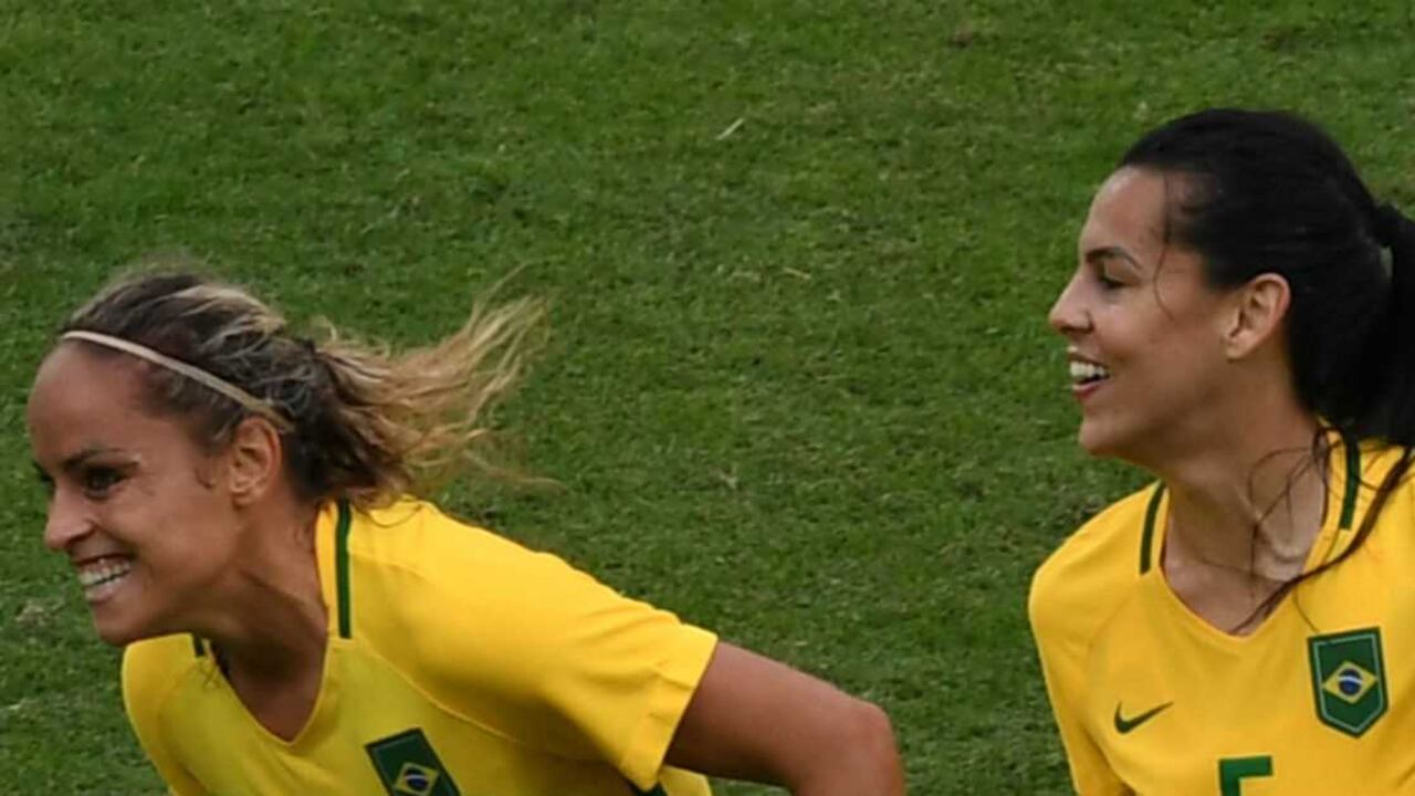Monica (izq.) anotó el primer gol en Río-2016. VANDERLEI ALMEIDA / AFP