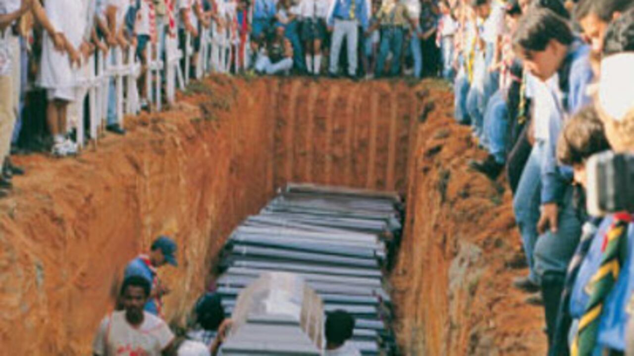 Machuca ardió por un atentado del ELN. De los 84 muertos que dejó el incendio, por lo menos 30 eran menores de edad.