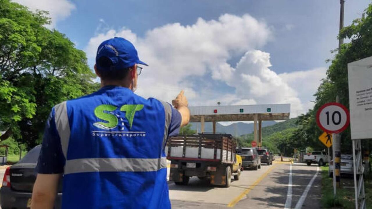 Para la Superintendencia de transporte, el despliegue de acciones de vigilancia y control, son fundamentales
para el correcto funcionamiento de las relaciones entre generadores,
transportadores y poseedores, propietarios o tenedores de los vehículos.