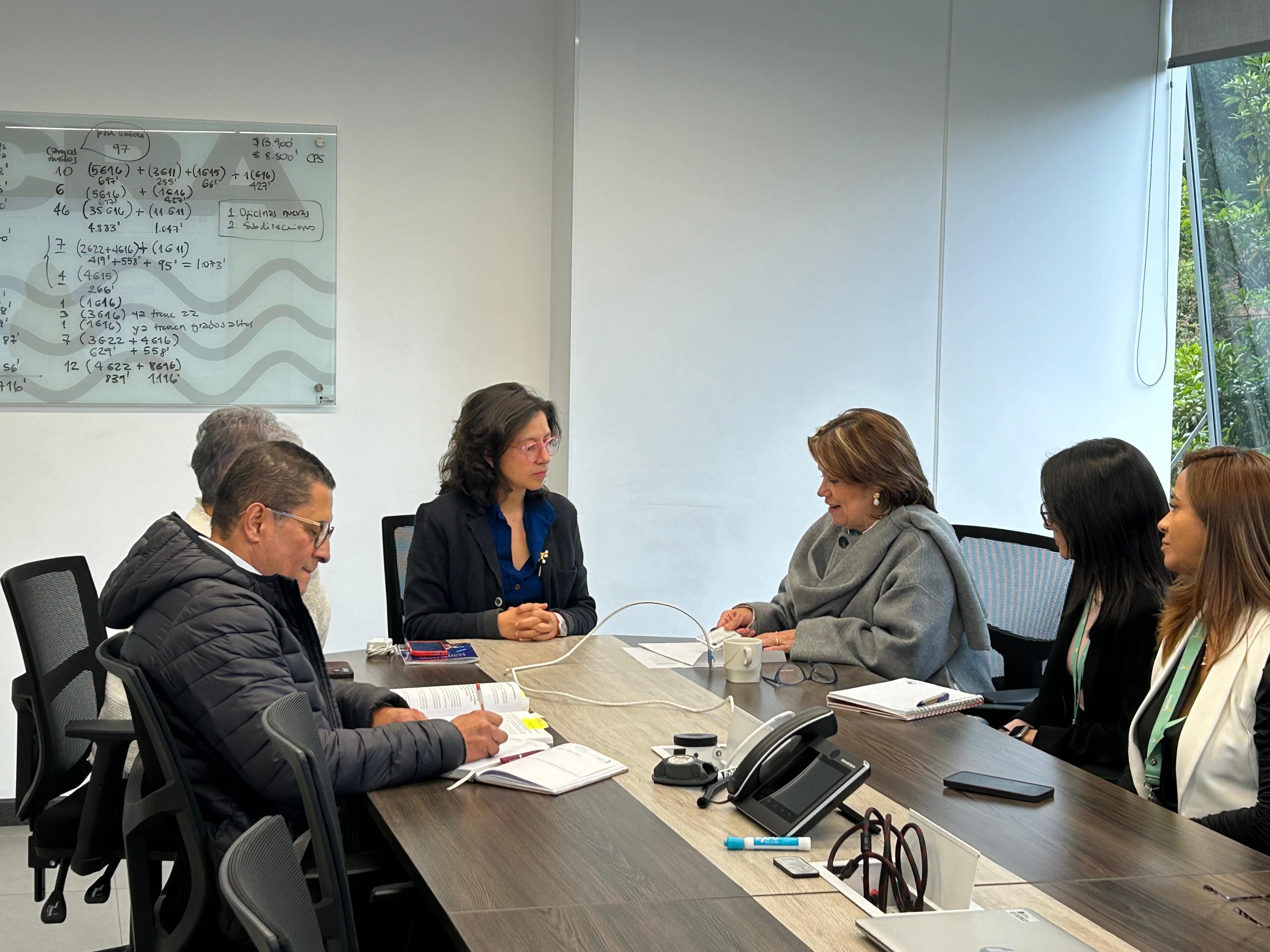 La directora de la UAESP, Consuelo Ordóñez, radicó ante la CRA nuevo esquema de aseo para Bogotá