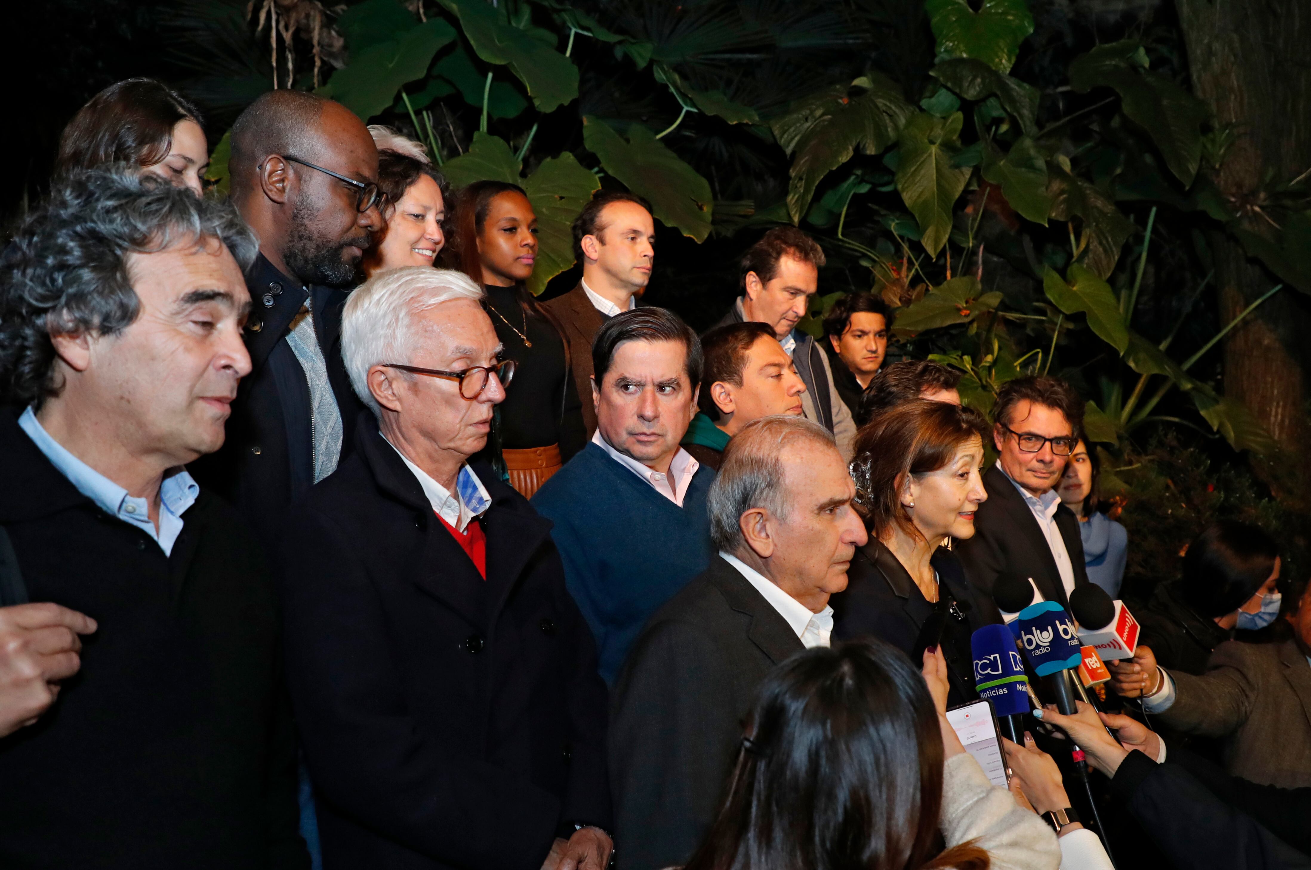 Coalición Centro Esperanza para las elecciones presidenciales de 2022 cónclave
Los precandidatos serán Sergio Fajardo, Juan Manuel Galán, Alejandro Gaviria, Jorge Enrique Robledo, Carlos Amaya y Juan Fernando Cristo en compañia de Ingrid Betancourt y Humberto de la Calle
Bogotá noviembre 28 del 2021
Foto Guillermo Torres Reina / Semana