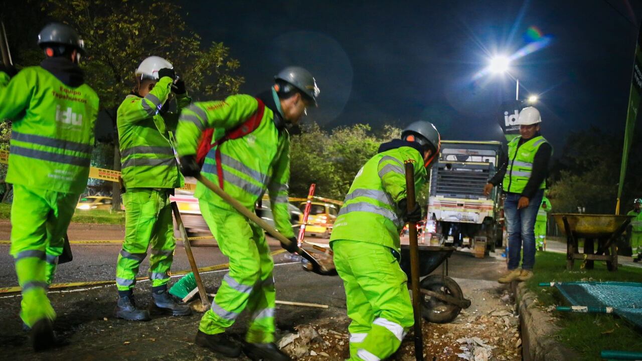 La Alcaldía lanzó el Equipo Tapahuecos para intervenir malla vial en mal estado en Bogotá