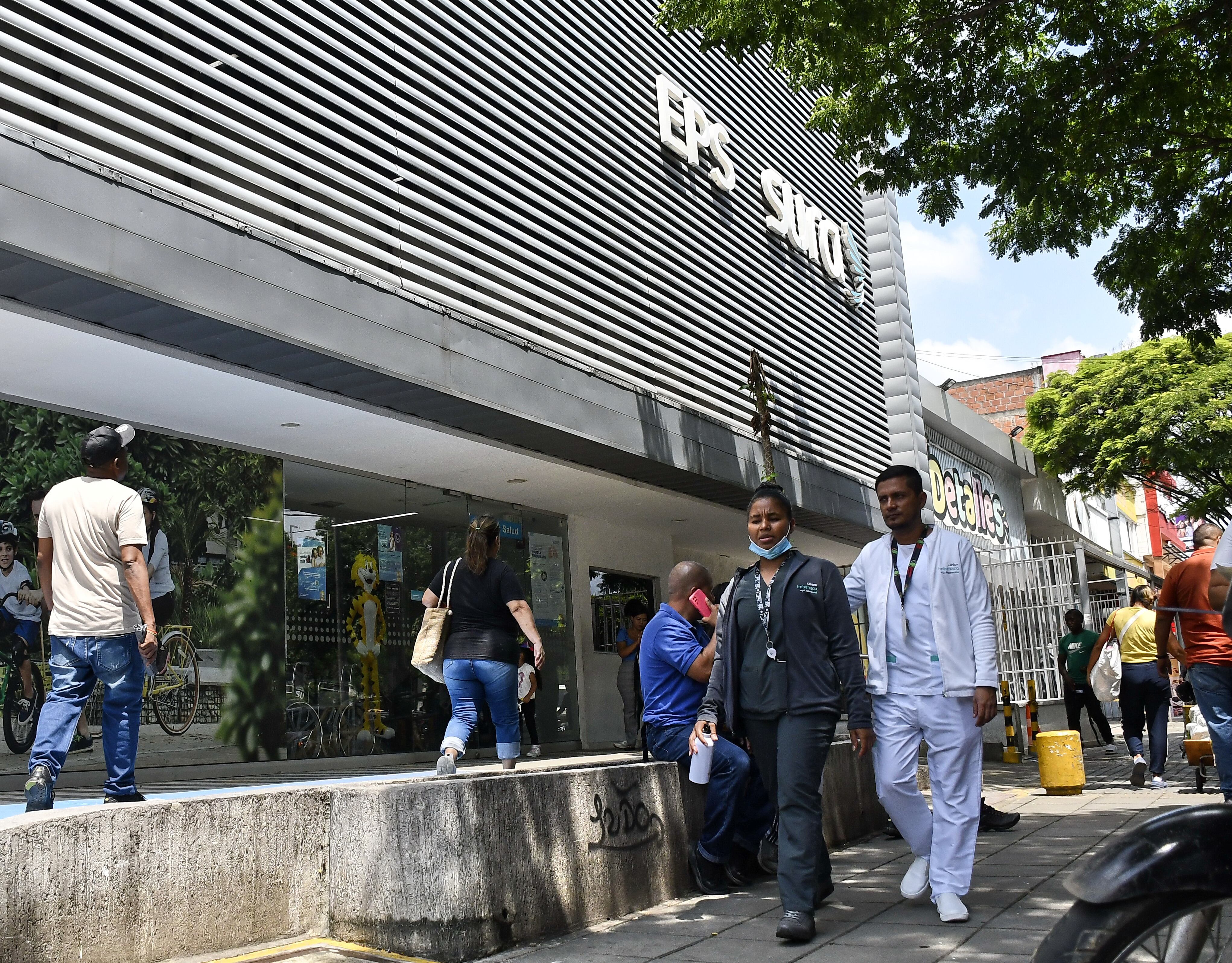 Sigue la crisis en el sistema de salud en Colombia. En la mañana de este martes, 28 de mayo, las directivas de la EPS Sura presentaron una solicitud formal al Gobierno Nacional para retirarse del sistema de salud de Colombia. foto José L Guzmán. EL País