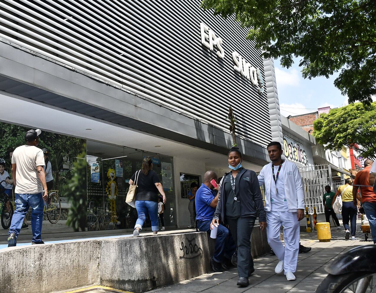Sigue la crisis en el sistema de salud en Colombia. En la mañana de este martes, 28 de mayo, las directivas de la EPS Sura presentaron una solicitud formal al Gobierno Nacional para retirarse del sistema de salud de Colombia. foto José L Guzmán. EL País
