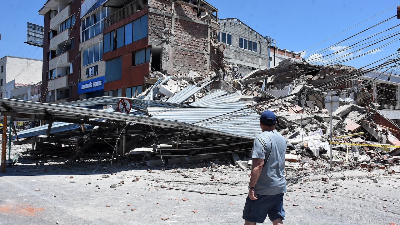 Terremoto en Cali, Colapso de infraestructura en diferentes lugares de la ciudad. Clínica de Colores, DESA, Galería Alameda, Edificaciones sobre la avenida roosvelt y al frente del coliseo de Hockey Miguel Calero.