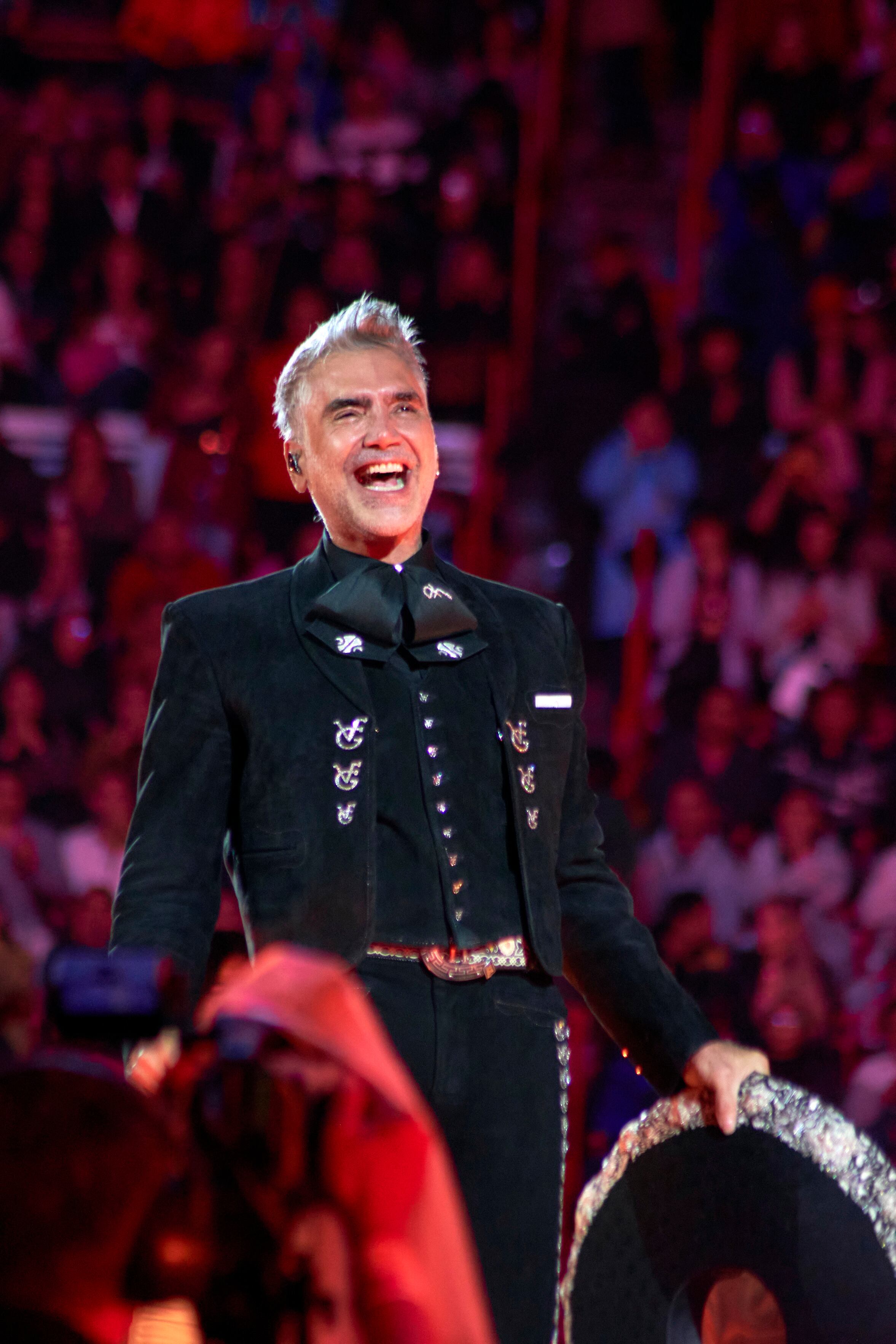Alejandro Fernàndez actúa durante un concierto en la Plaza de Toros el 20 de mayo de 2023 en Ciudad de México, México. (Foto de Medios y Media/Getty Images)