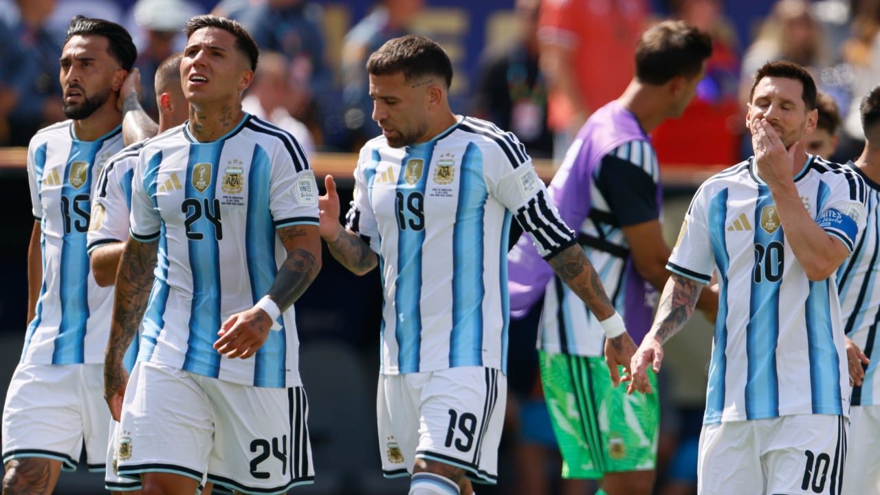 Jugadores de la selección Argentina tras la final del Mundial 2026 ante España.