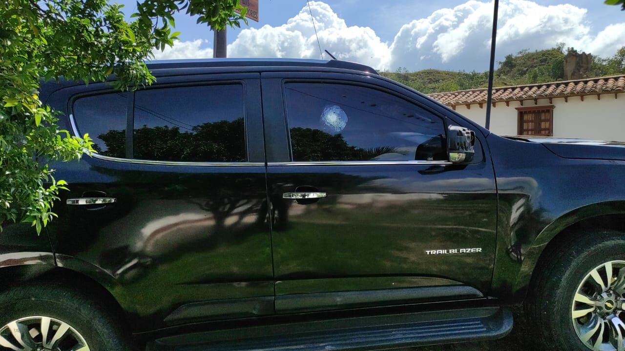 Uno de los disparos impactó contra la camioneta del alcalde.