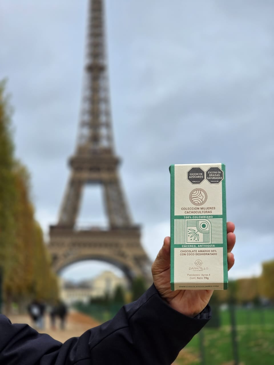 Colombia se destaca como uno de los cinco principales países productores de cacao fino y de aroma, con una producción cercana a las 70.000 toneladas anuales.