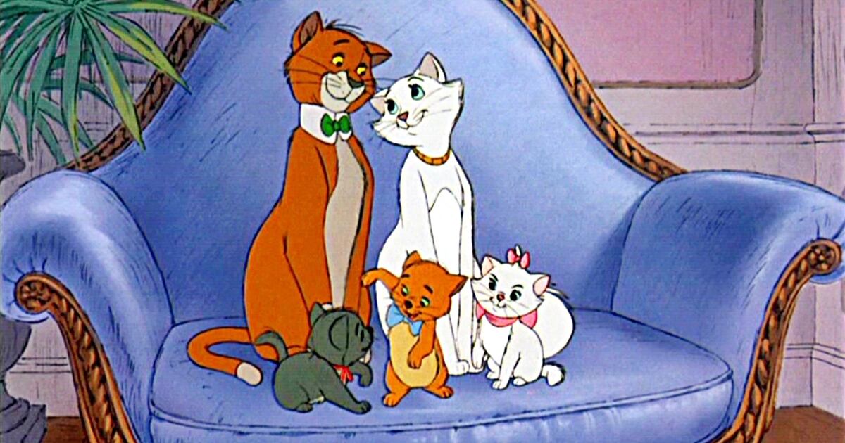 Esta película cuenta la historia de Duquesa y sus tres gatitos, quienes son raptados por un mayordomo para quedarse con su fortuna. (Película Los Aristogatos).