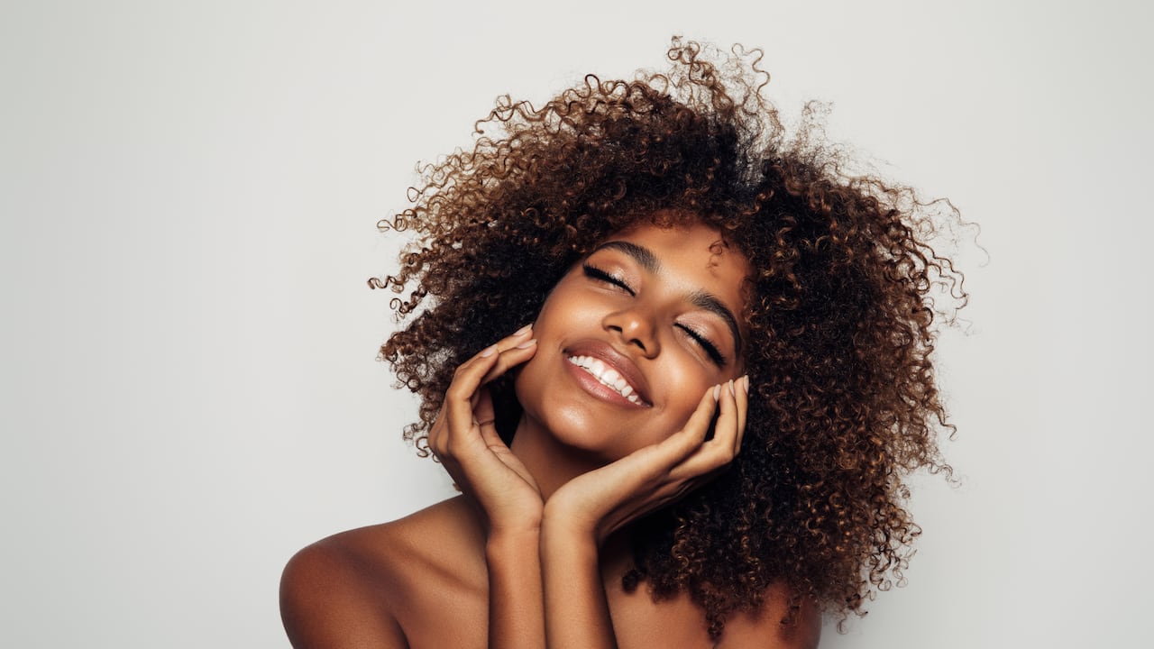 Los alimentos e ingredientes naturales que contienen vitaminas, minerales y antioxidantes son ideales para mantener sana la piel y con una apariencia joven.