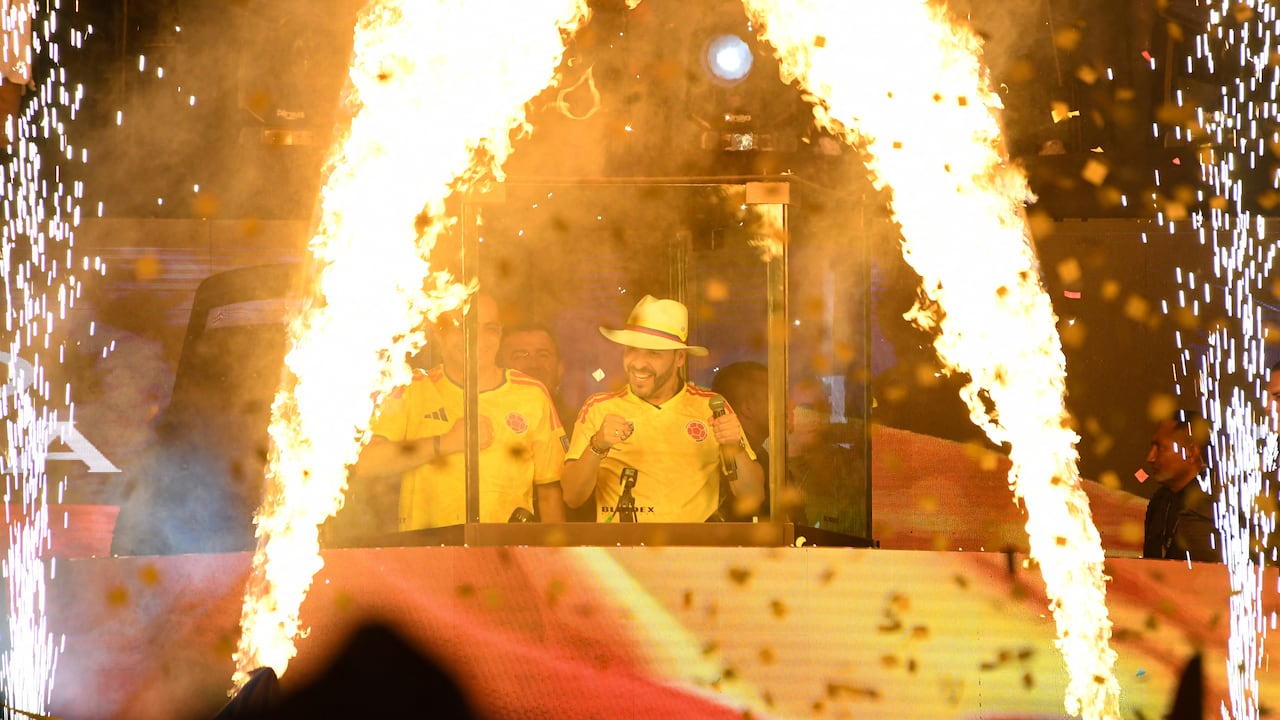 Abelardo de la Espriella y José Manuel Restrepo (Photo by Jaime SALDARRIAGA / AFP)