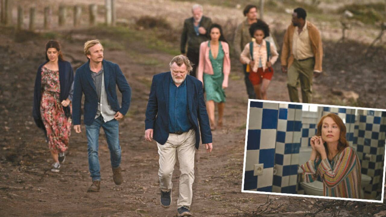 Isabelle Huppert interpreta a Frankie, una actriz que reúne a su clan familiar en torno a unas vacaciones en las que todos parecen quejarse de algo.