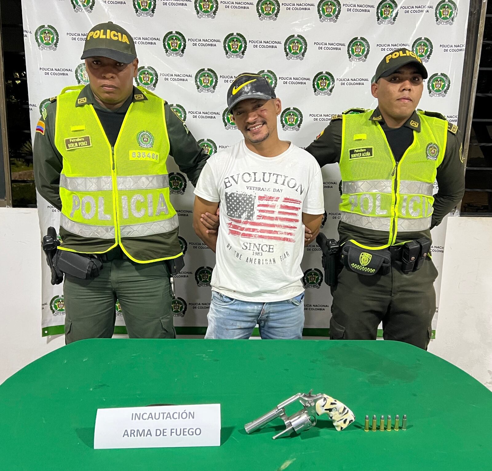 El hombre señalado de pertenecer al Clan del Golfo y figurar como cabecilla se reía de su captura