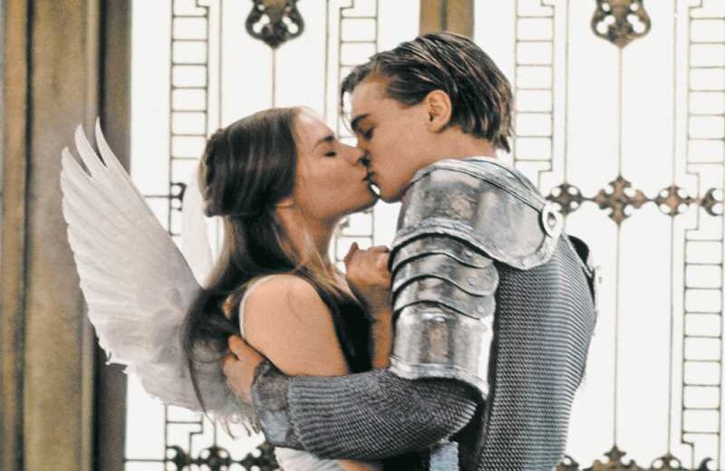 'Romeo y Julieta', la eterna tragedia de dos enamorados, que siempre encuentra como reinventarse en las múltiples adaptaciones que ha tenido, principalmente provenientes de Europa y Estados Unidos.