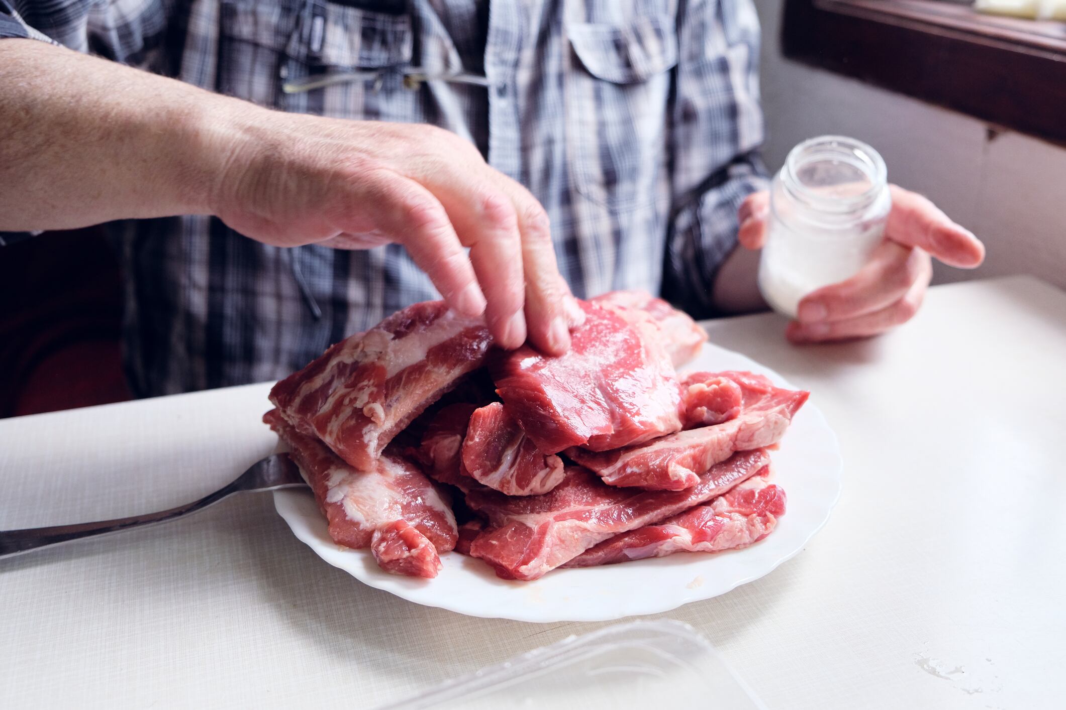 Descubra cómo los cocineros chinos logran carne tierna y jugosa en minutos.