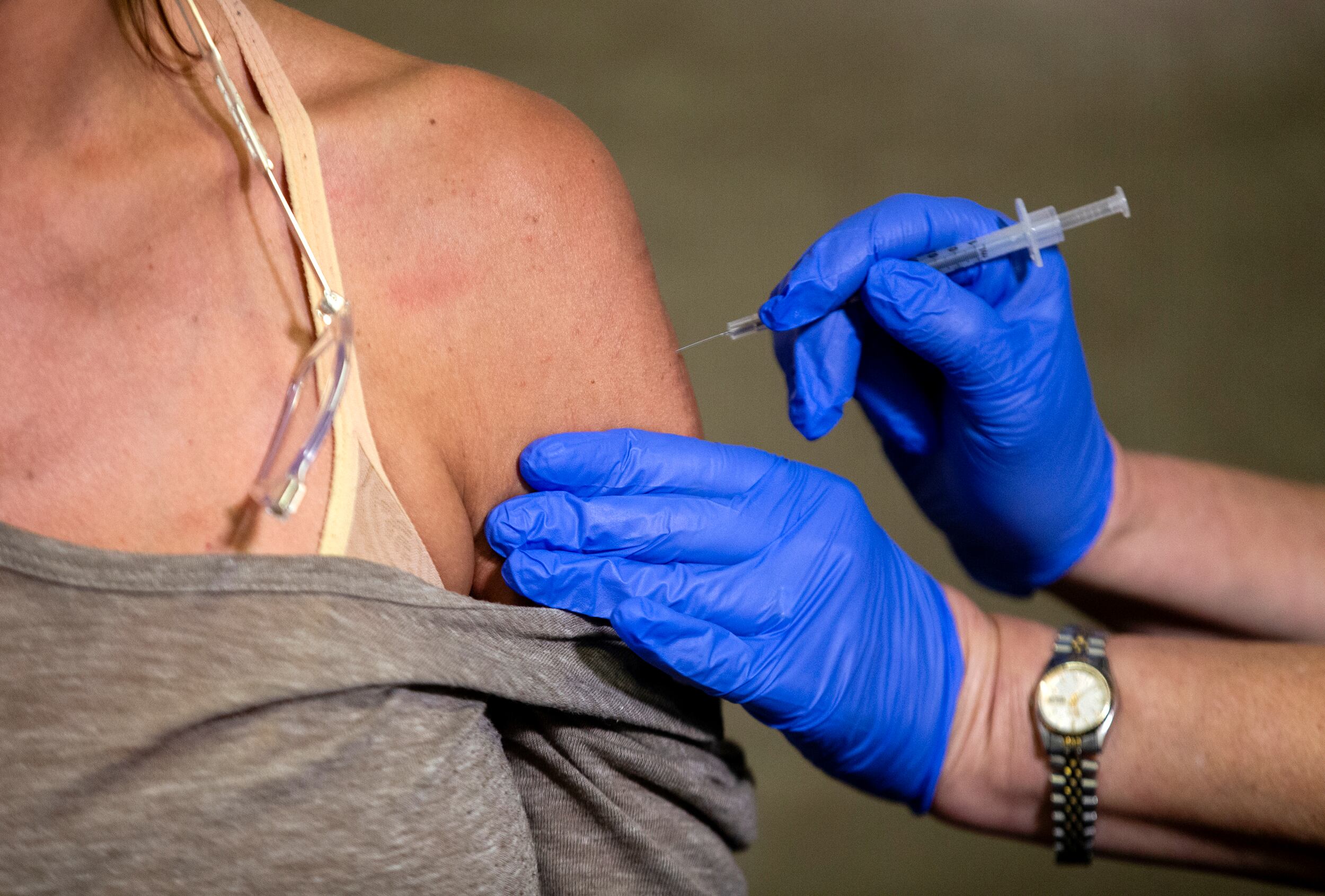 Personas vacunadas de covid-19, aún podrían infectarse y contagiar; según La OMS