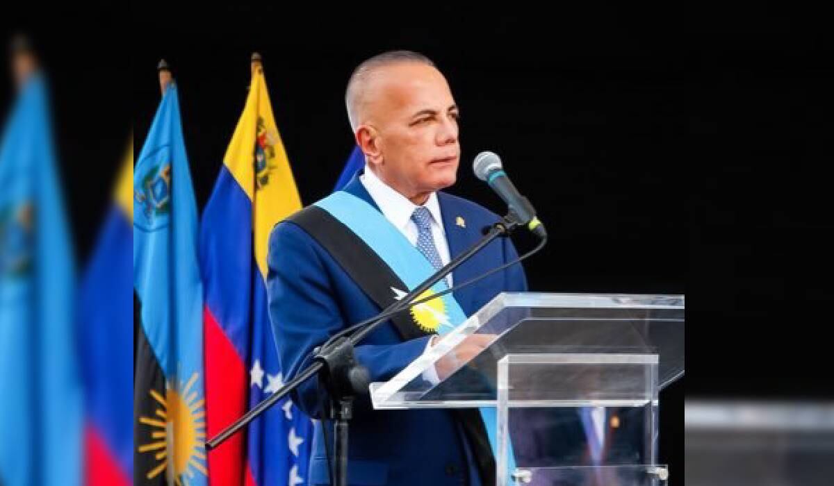 El candidato logró inscribirse a última hora ante el CNE