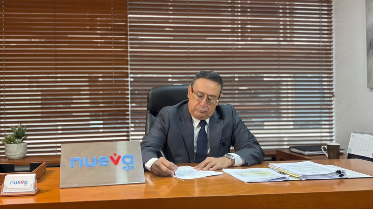 Nuevo agente especial interventor de la Nueva EPS, Roberto Solano Navarra.