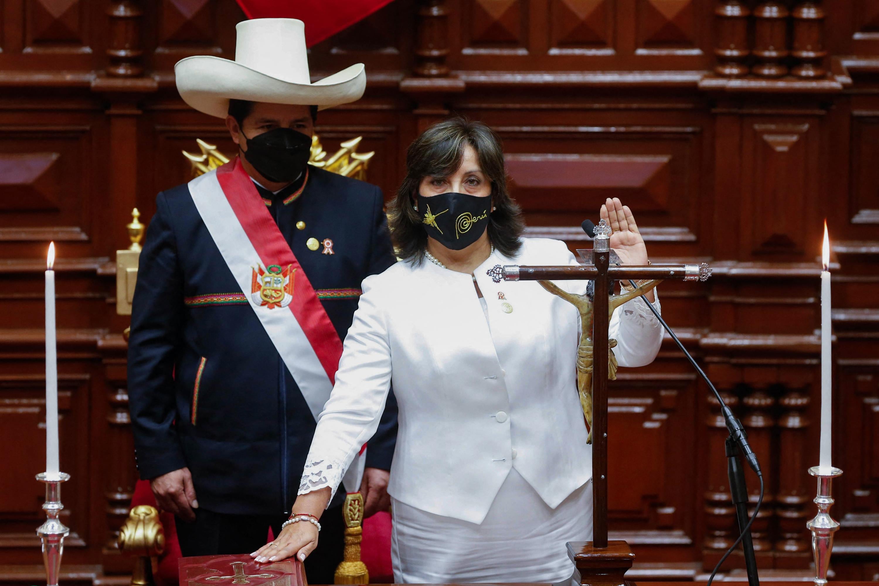 Dina Boluarte asumió el poder en Perú el pasado 7 de diciembre de 2022, en medio de una polémica por la aprobación de la moción e censura y captura de Pedro Castillo Terrones. 