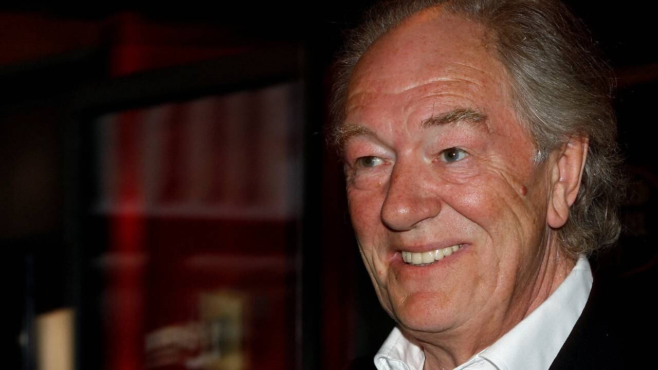 El actor Michael Gambon llega al estreno de "Harry Potter y el misterio del príncipe" en Nueva York, el 9 de julio de 2009.