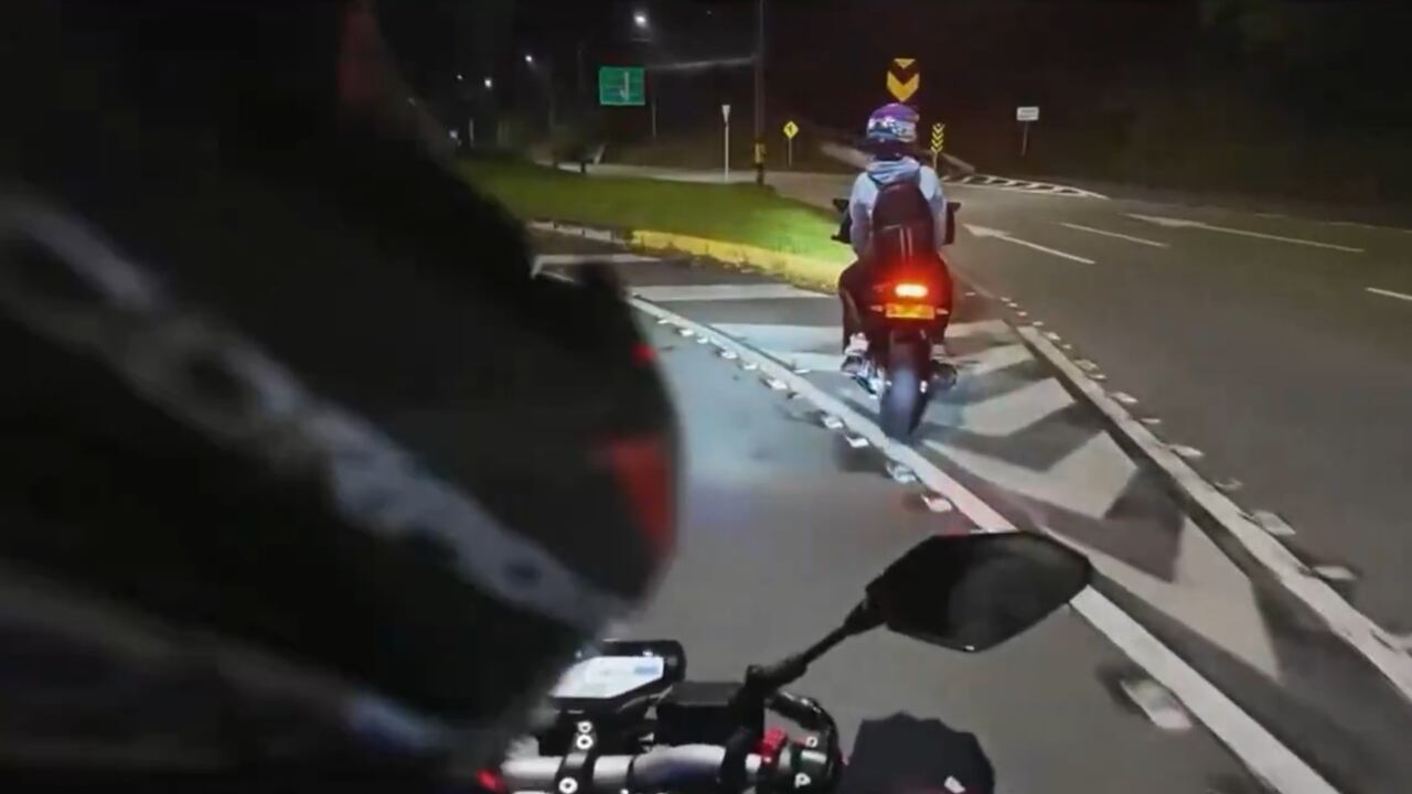 Este es el momento en el que el streamer dio la orden para seguir al motociclista.