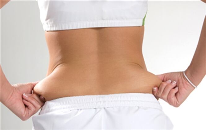 La flacidez es una alteración en los tejidos, la cual hace que la piel se vea menos terasa y firme, 