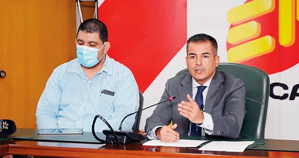  Fulvio Soto (derecha) fue ratificado como gerente de Emcali por el alcalde de Cali, Jorge Iván Ospina. El nuevo alto funcionario dice que no es posible terminar con el contrato de manera unilateral.