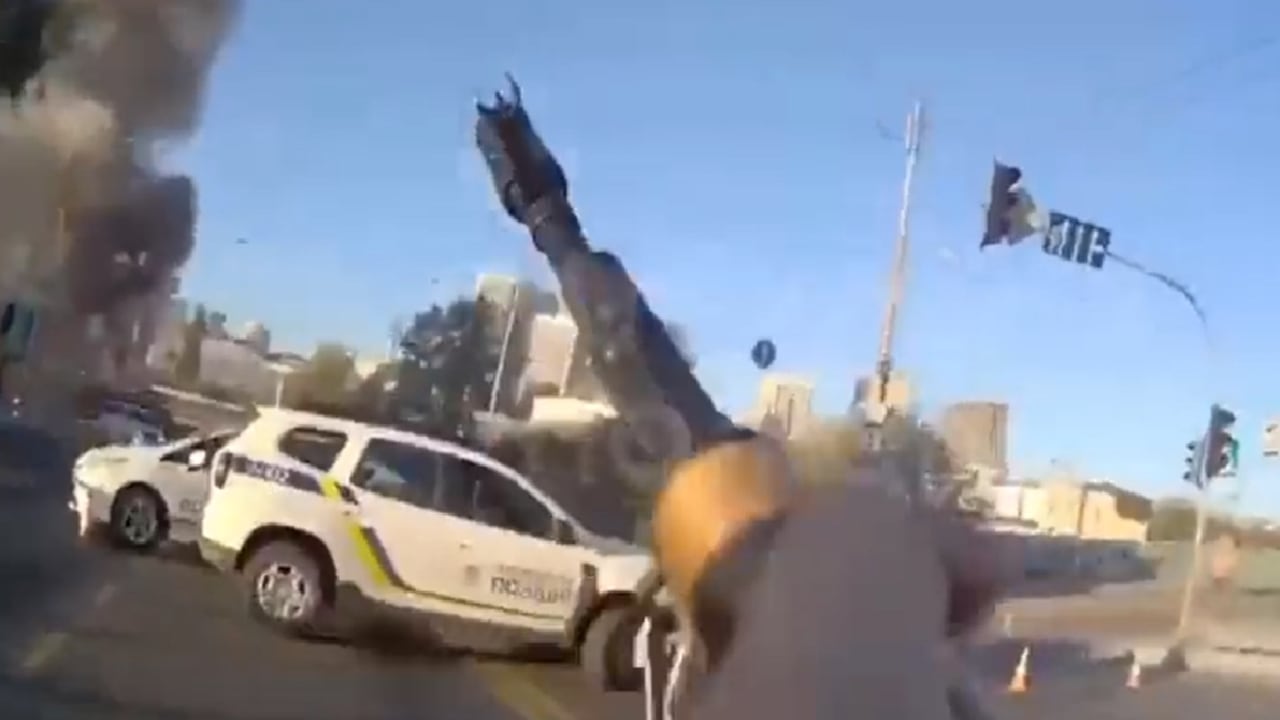 Pese al esfuerzo para el derribo de los elementos no tripulados, en los últimos días, Rusia ha logrado el despliegue de certeros ataques que tienen destruidas el 30% de las plantas de energía del país invadido.