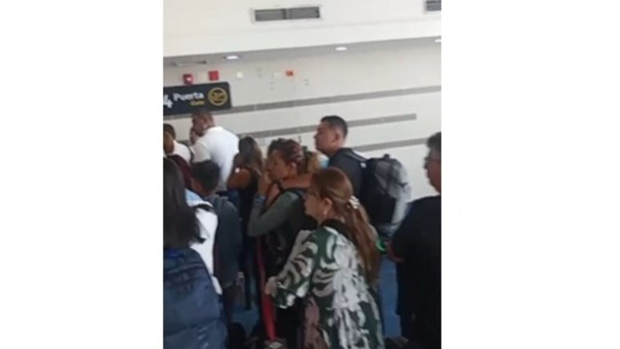 Caos en el aeropuerto de Barranquilla por falsa alarma de bomba.