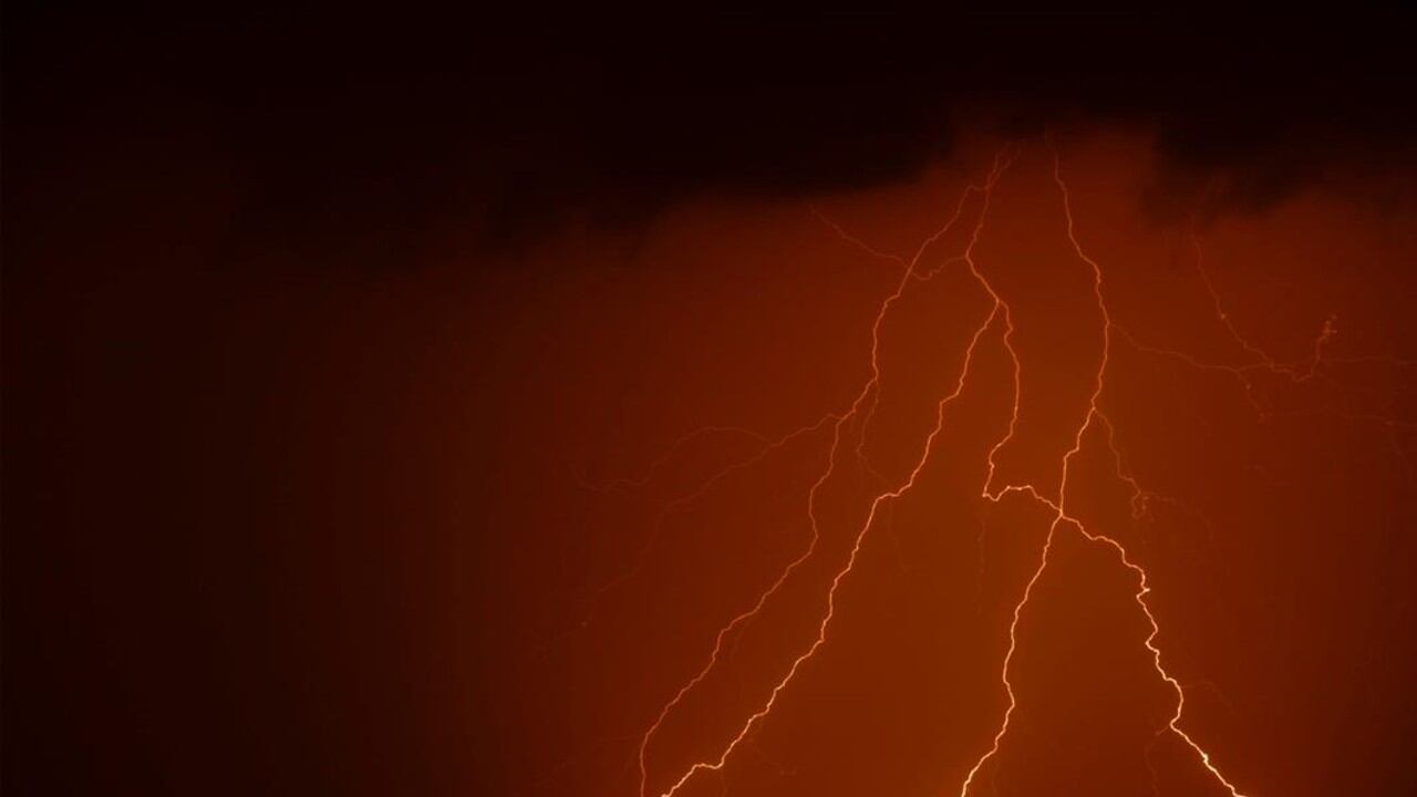 Los científicos califican las descargas eléctricas como "mini-rayos", diferentes a los de la Tierra.