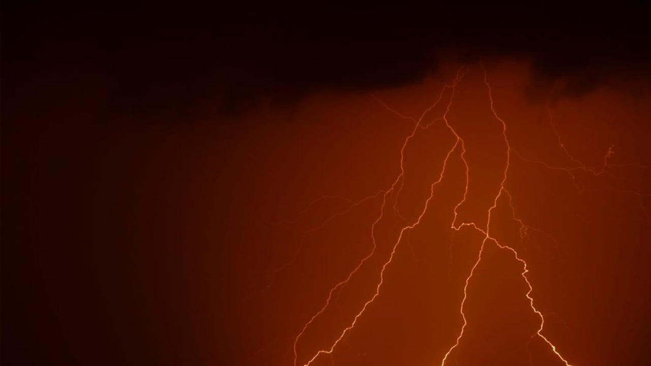 Los científicos califican las descargas eléctricas como "mini-rayos", diferentes a los de la Tierra.