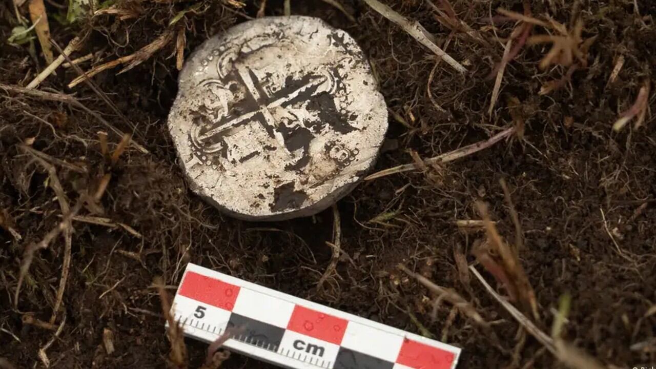 La moneda hallada en los cimientos de Ciudad Rey Felipe confirmó la fundación española del asentamiento en el estrecho de Magallanes.