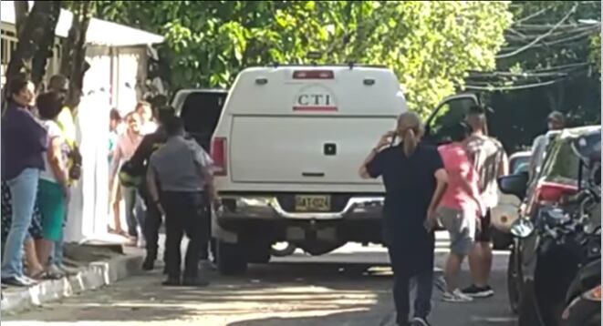 Un familiar de la víctima halló la terrible escena tras ingresar a la vivienda.